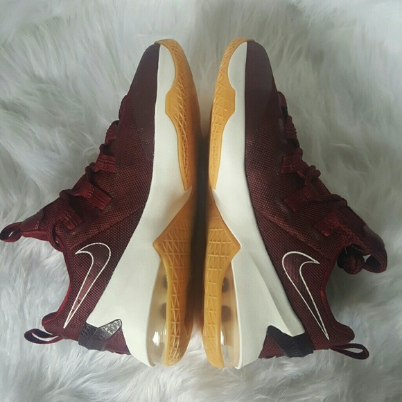Brand New! Nike Lebron James Sneakers - Sz.6 young - Picture 5 of 8
